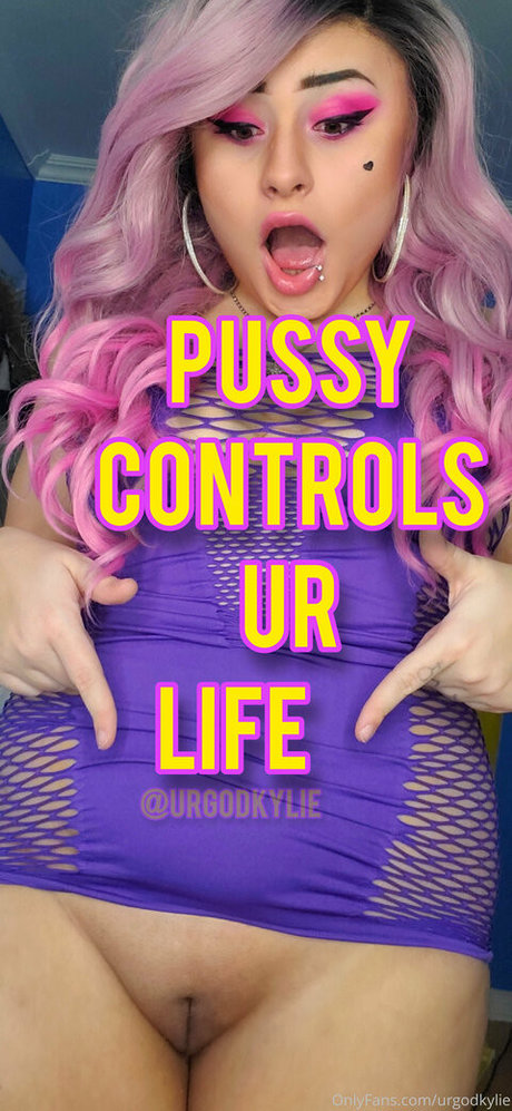 urpawgkylie naked onlyfans leaks