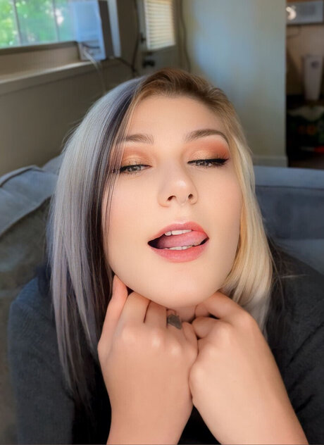 Seductive Sar only fans pics