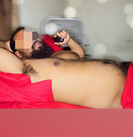 Lyon Bueno topless onlyfans