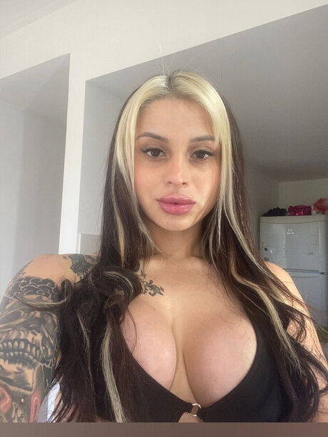 Xenia_ nude onlyfans leak