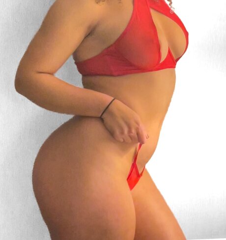 _YoungLatinHotwife onlyfans model photo