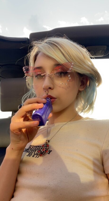 Phoebe Bombay is on onlyfans