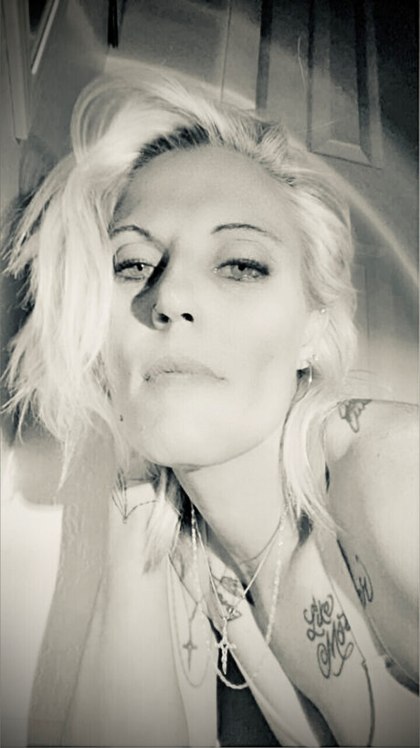 Hazeleyes_ onlyfans free