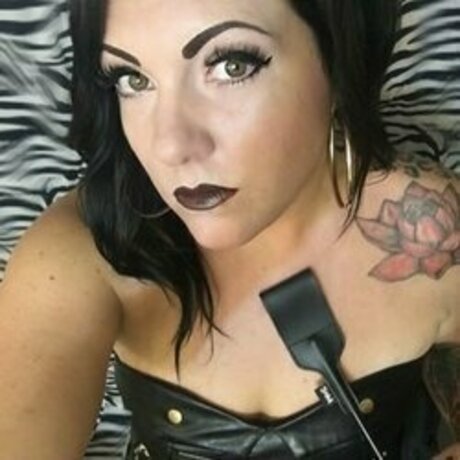 Mistress Rayven Renae nude onlyfans pics