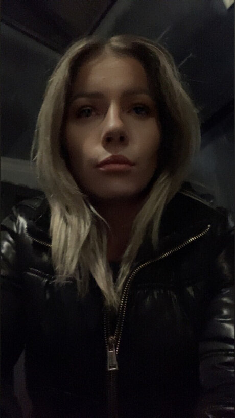 Latica blue eye_ only fans