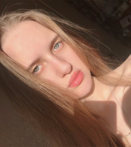 mia lia kiss leaked only fans nudes