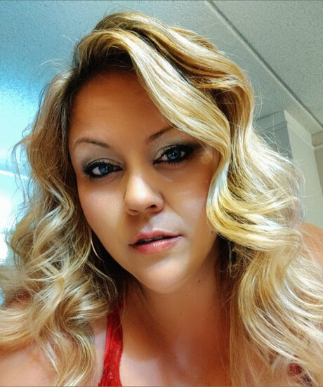 Nikki Summers onlyfans naked pics