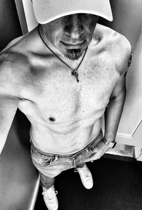 retr04ctive only fans pictures