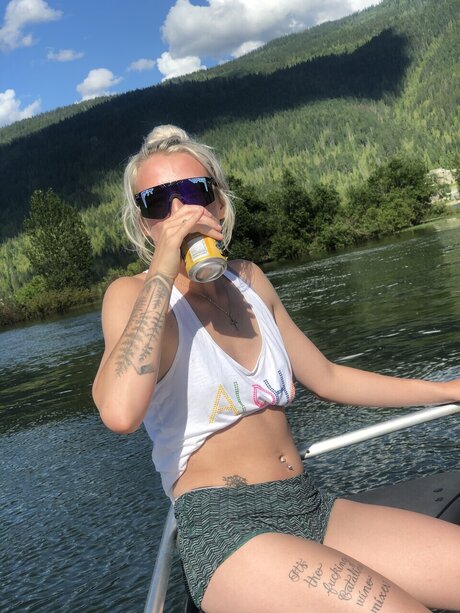 Dina Love onlyfans model images