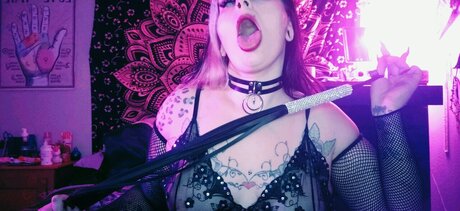 Vivian Vi naked on onlyfans