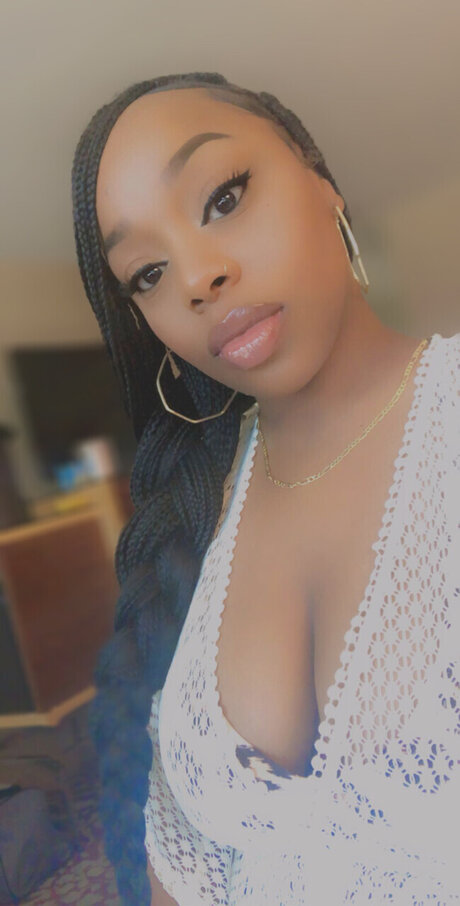 Bella Amour onlyfans nude pictures