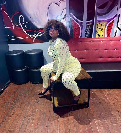 illNaNa onlyfans photos