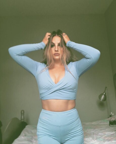 Elle Won onlyfans creator