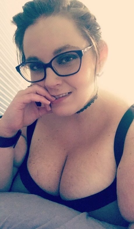 celiabbw onlyfans striptease