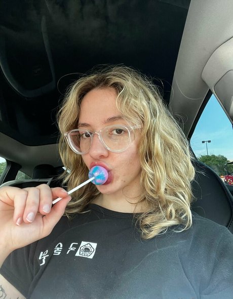 stellafreexxx nude only fans