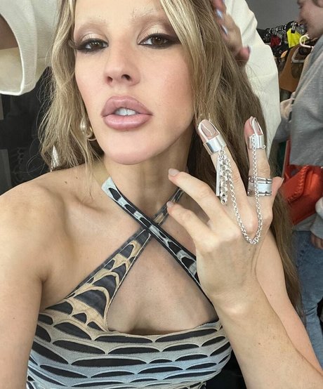 Ellie Goulding onlyfans strip tease