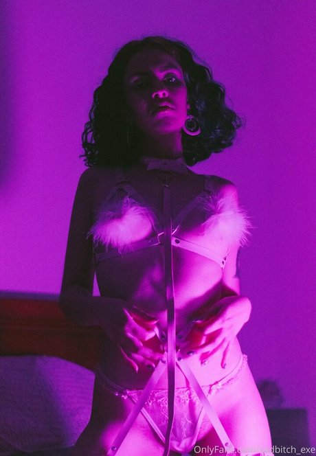 sadbitch exe only fans photos