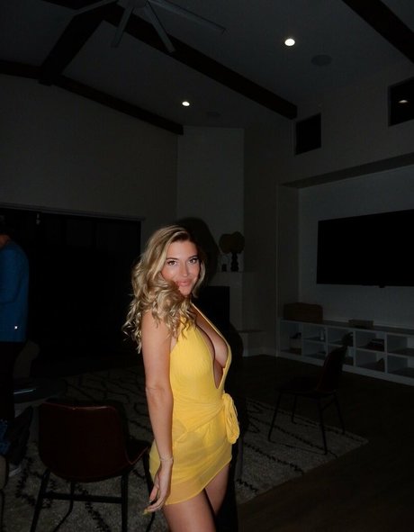 Taylor Mathis onlyfans model photos