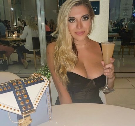 Taylor Mathis is on onlyfans