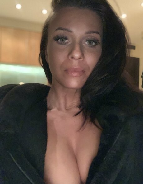 vickyloveporn onlyfans naked pics