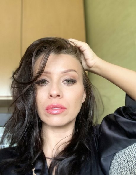 vickyloveporn onlyfans striptease