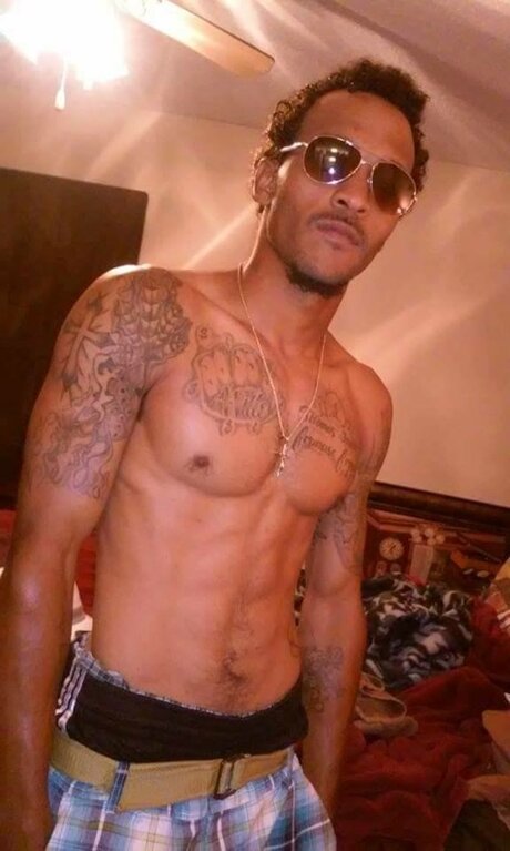 Ashton Fryer nude onlyfans pics