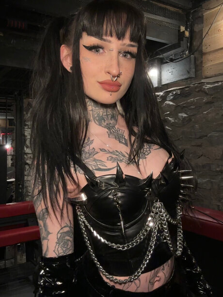_NO PTVS TATTED GOTH MOMMY_ onlyfans nude content