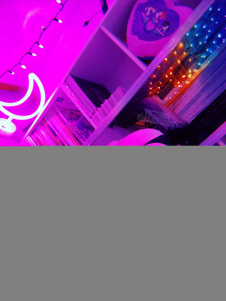 Vicki Vallencourt onlyfans nude pics