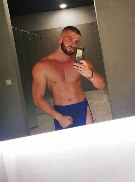 u89238981 is on onlyfans