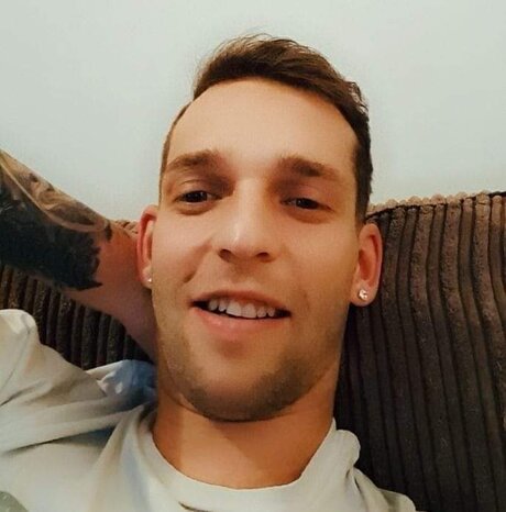 JustAsimpleGuy free onlyfans