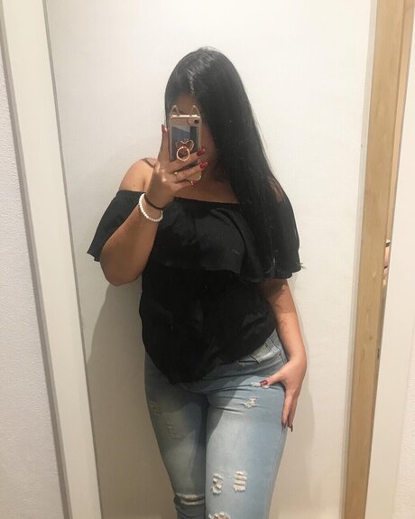 Nikol Hrub_ onlyfans photos