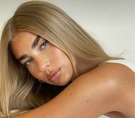 Mika Baby onlyfans desnuda