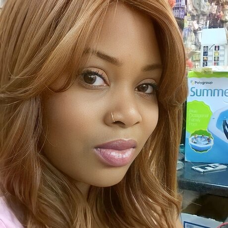 QUEEN LAYONI ass onlyfans