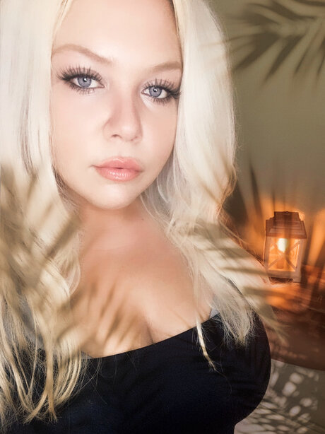 u122713218 topless onlyfans