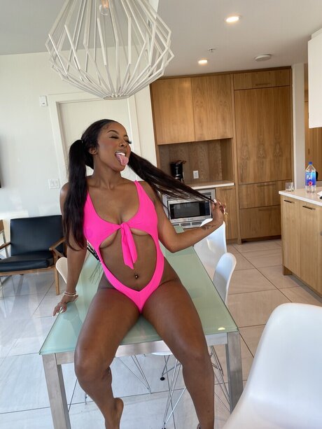 u69935291 onlyfans content