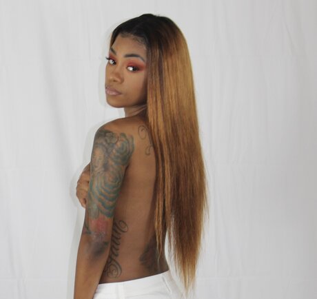 Issabella McCarty naked onlyfans leaked