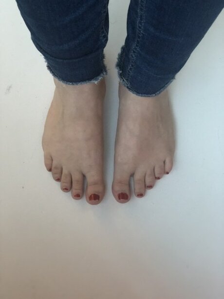 Lustrous Feet onlyfans ass