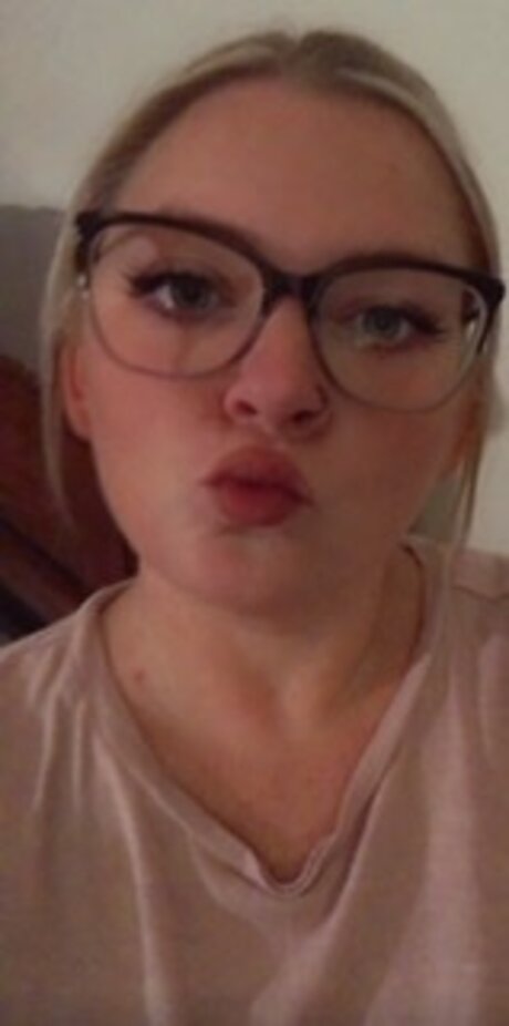 August Reign onlyfans images