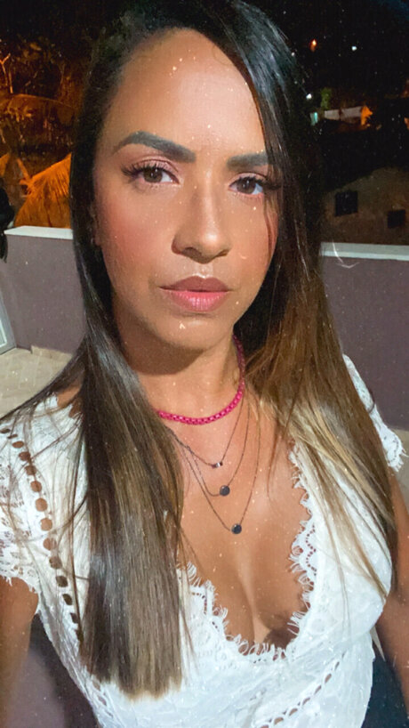 Elaine Azevedo onlyfans pics