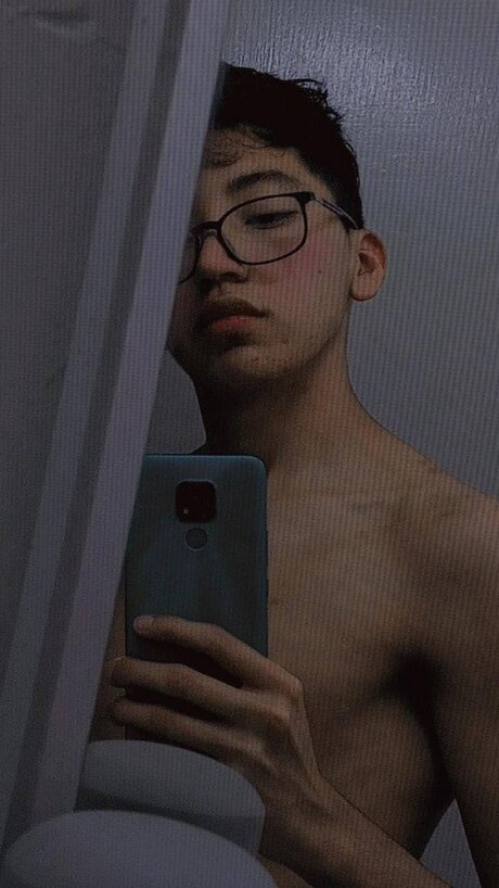 Rodrigo Hern ndez tits onlyfans