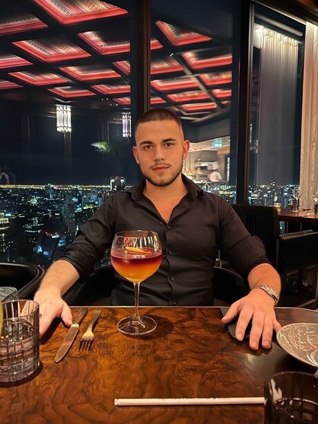 hugo petjer onlyfans ass