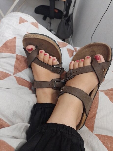 Naughty feet123 onlyfans lesk