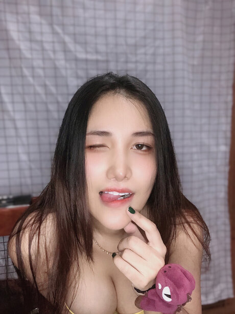 Raylyn_ onlyfans page