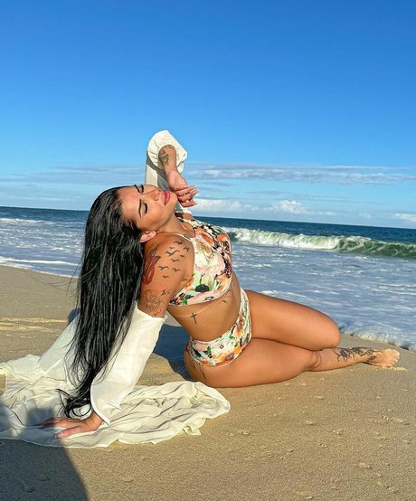 Bianca Leao topless onlyfans