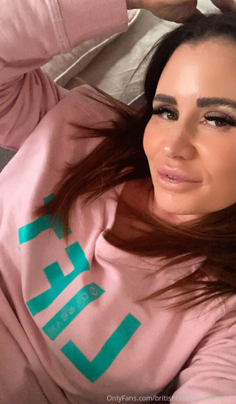 britishbustybrunettemilf onlyfans picture