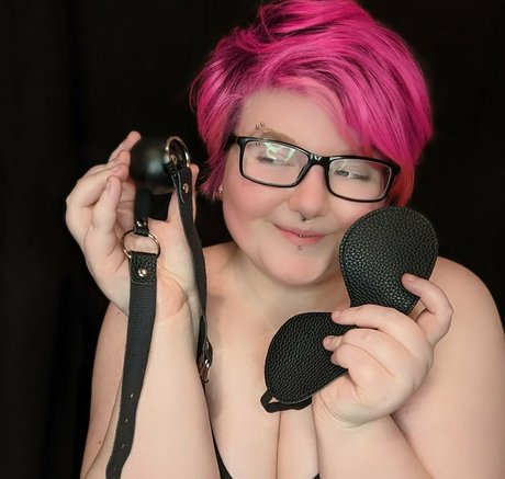 emopink69 is on onlyfans