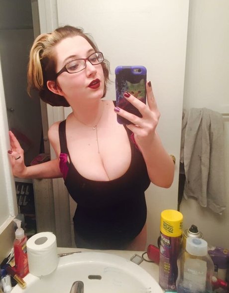 Calliope Rossi leaked onlyfans content