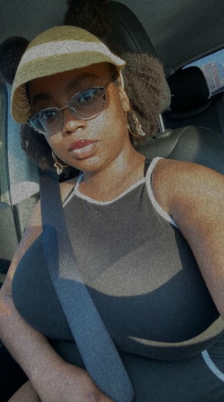 MoodyTaylor naked onlyfans leak