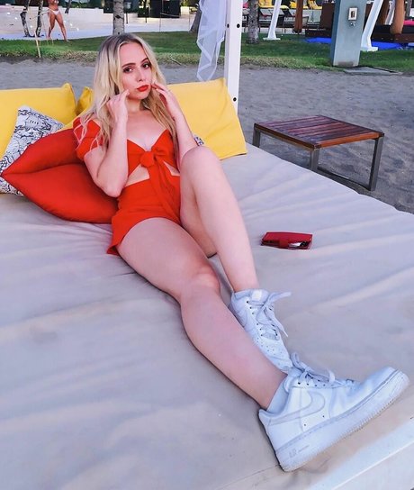 Madilyn Bailey naked onlyfans pics