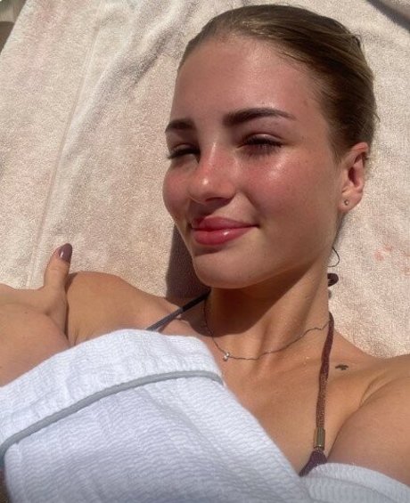 fab ienne0805 naked onlyfans leaked